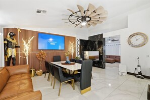 Smart-TV, videospill, bordtennis og bøker