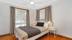 7 bedrooms, WiFi, bed sheets