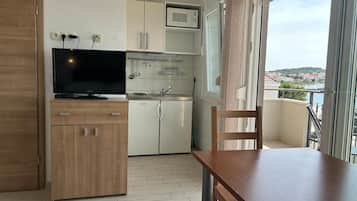 Studio, 1 Bedroom, Sea View | Private kitchen | Fridge, microwave, griddle, cookware/dishes/utensils