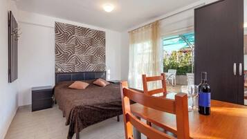 Studio, 1 Schlafzimmer, Veranda, eingeschränkter Meerblick | Hochwertige Bettwaren, Zimmersafe, kostenloses WLAN, Bettwäsche