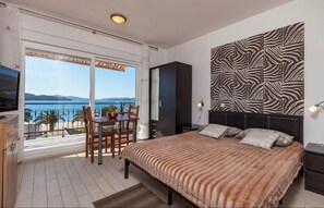 Studio, 1 Bedroom, Sea View | Premium bedding, in-room safe, free WiFi, bed sheets - Affabilis Vip House (Okrug)