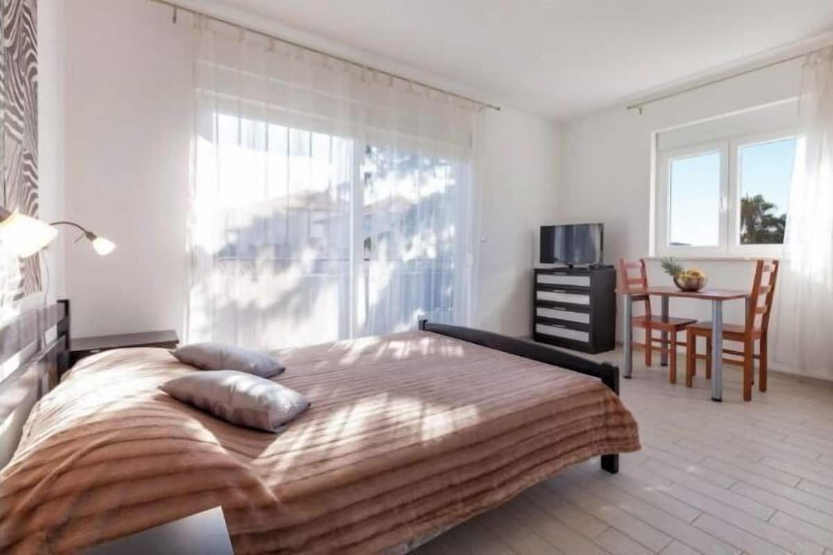 Peralatan tempat tidur premium, peti besi dalam bilik, Wi-fi percuma