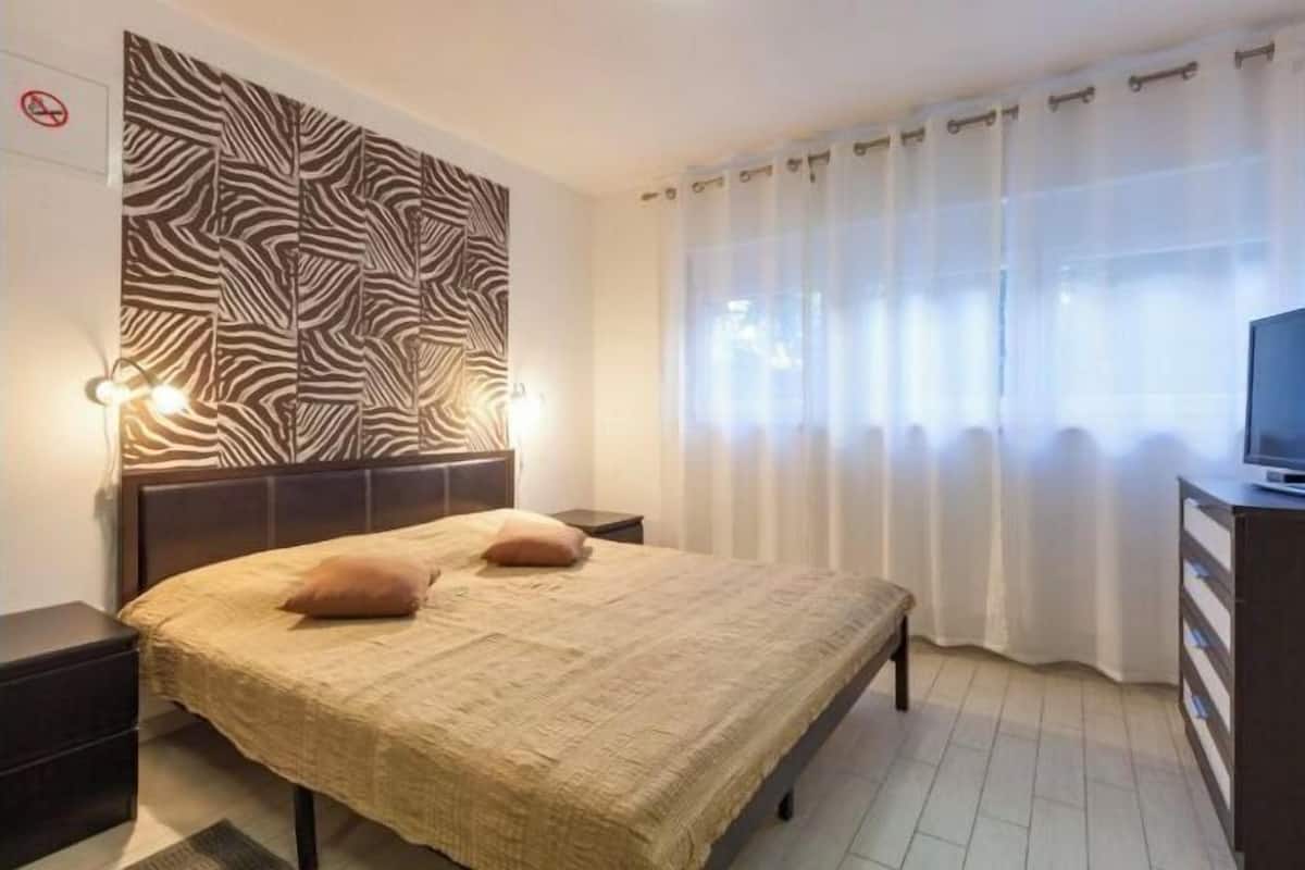 Studio, 1 Bedroom, Garden View, Ground Floor | Peralatan tempat tidur premium, peti besi dalam bilik, Wi-fi percuma