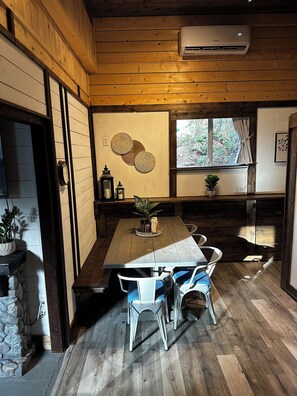 Dining - Private and cozy cabin with mountain views! Minutes away from historic Hope BC. (Hope)