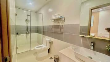Shower, jetted tub, hair dryer, bidet