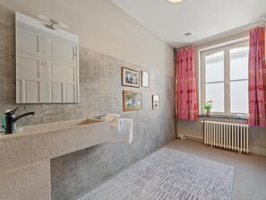 Shower - Villa with a stove and a hot tub in the Ardennes (Ronse)