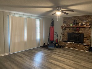 Interior - Last Minute MASTERS Home! 4-bd w/WiFi, Yards, Keyboard.  Stay Tuned for Updates! (Augusta)