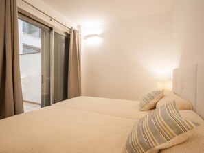 3 dormitorios, tabla de planchar con plancha, Internet y ropa de cama