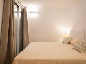 3 bedrooms, iron/ironing board, Internet, bed sheets