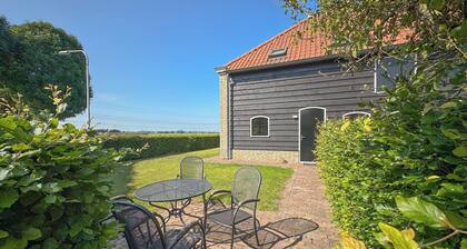 Apartment near Biesbosch with a garden