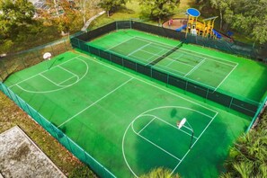 Sports court - Enchanting Disney Oasis: Private Pool, Game Room & BBQ! (Kissimmee)