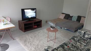 1 bedroom, bed sheets