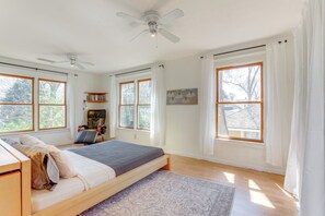 3 habitaciones, tabla de planchar con plancha y acceso a internet 