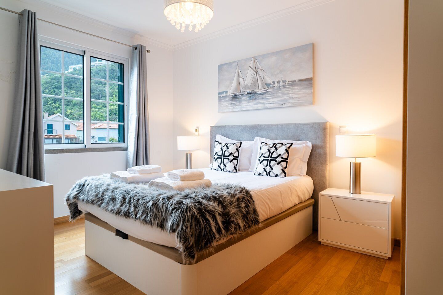 2 soverom, strykejern/-brett, internettilgang og sengetøy