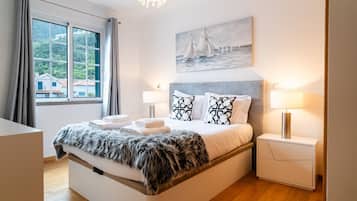 2 soverom, strykejern/-brett, internettilgang og sengetøy