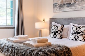 2 bedrooms, iron/ironing board, Internet, bed sheets