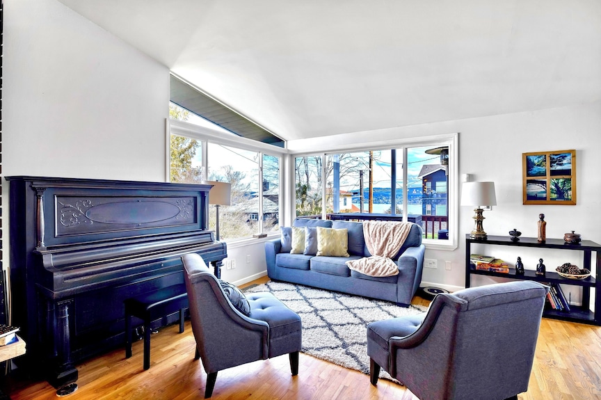 Spacious Suburban Lake View, 20min>dt And Sea - Seattle, WA