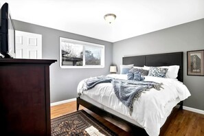 6 chambres, bureau, fer et planche à repasser, lit parapluie