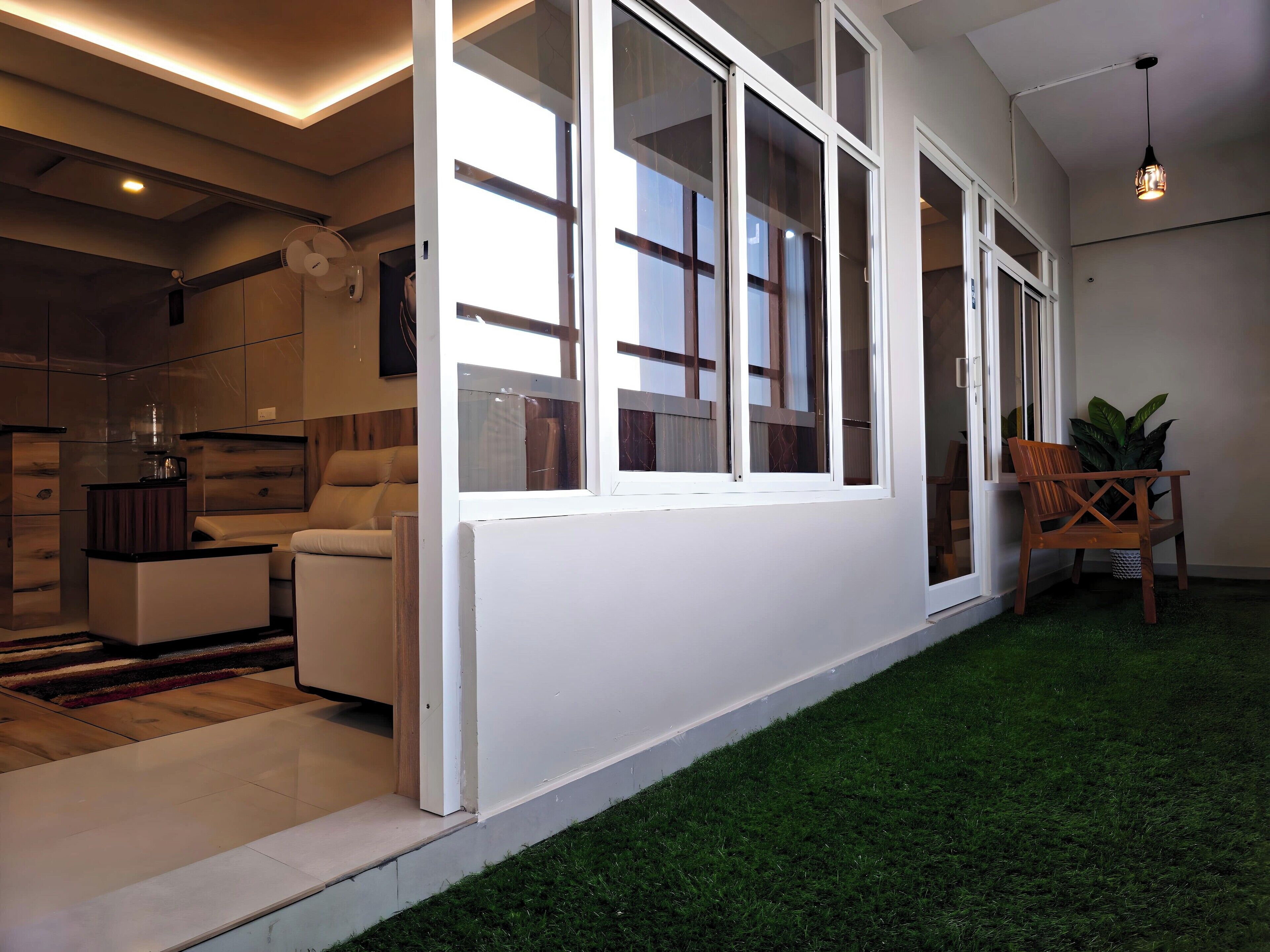 Executive Suite | Living area | TV