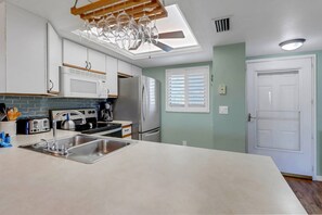 Unclassified image, 5 of 50, button