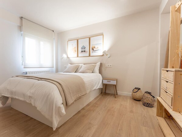 Iron/ironing board, travel cot, WiFi, bed sheets