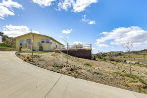 Exterior - Near Ramona Wineries: Mtn-View Haven w/ Large Yard (Ramona)