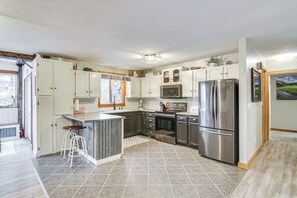 Refrigerador, microondas, horno, placa de cocina