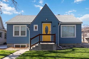 Exterior detail - EPIC LOCATION! Walk to Downtown! Bring Your Whole Fam + Your Dog & Enjoy 2 Living Rooms & 2 Kitchens (Boise)
