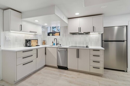 NEW! Euro-Chic Urban Getaway | Light & Bright Space w/ Modern Kitchen & Bathroom | Walk to Downtown!