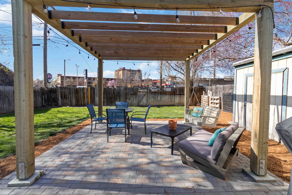 NEW! Euro-Chic Urban Getaway | Light & Bright Space w/ Modern Kitchen & Bathroom | Walk to Downtown!