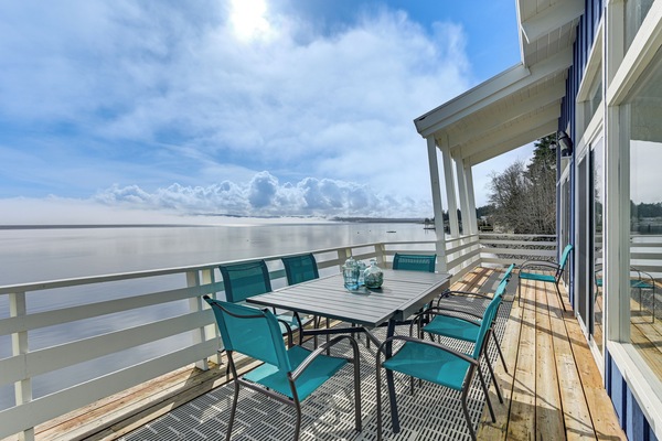 Shelton Vacation Rental | 3BR | 2BA | 2,000 Sq Ft | Stairs Required