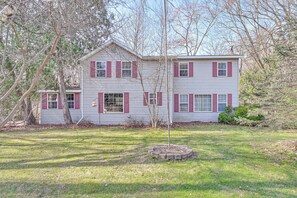 Exterior - 6-Acre Family-Friendly Getaway in Niles! (Niles)