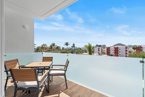 Outdoor dining - Great Location 3BR Condo walk to Beach & Downtown (Cabo San Lucas)
