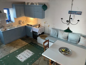 Interior - Greek house, south/west sea view, Palio Klima hamlet (Skopelos)