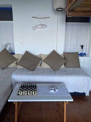 1 室のベッドルーム、デスク、アイロン / アイロン台、WiFi (無料)