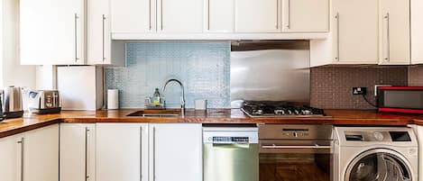 Kühlschrank, Mikrowelle, Geschirrspüler