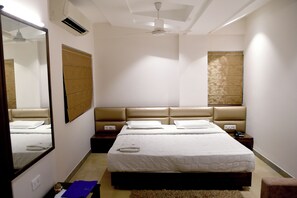 1 habitación, escritorio, tabla de planchar con plancha y wifi gratis