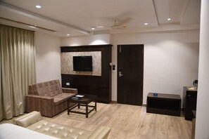 1 habitación, escritorio, tabla de planchar con plancha y wifi gratis