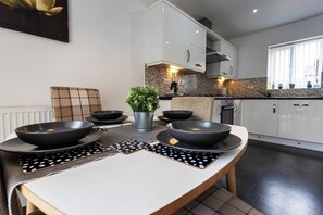 Casa, 3 habitaciones | Comedor