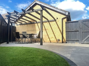Casa, 3 habitaciones | Restaurante al aire libre