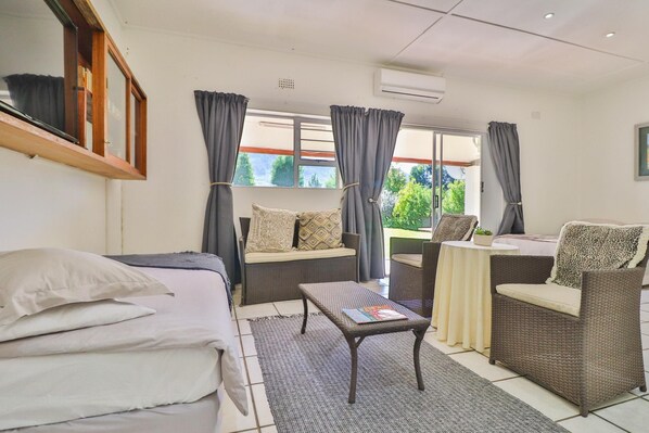 4 bedrooms, iron/ironing board, WiFi, bed sheets - De Bos Huijs , Family Home (Stormsrivier)