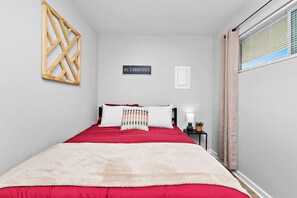 2 chambres, fer et planche à repasser, Wi-Fi, draps fournis