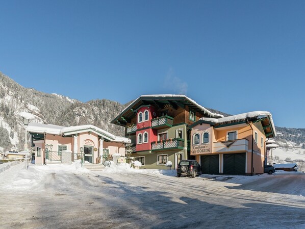 Exterior - Country House Charm near Ski Lift (Goldegg - Weng)