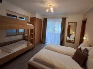 5 bedrooms, WiFi