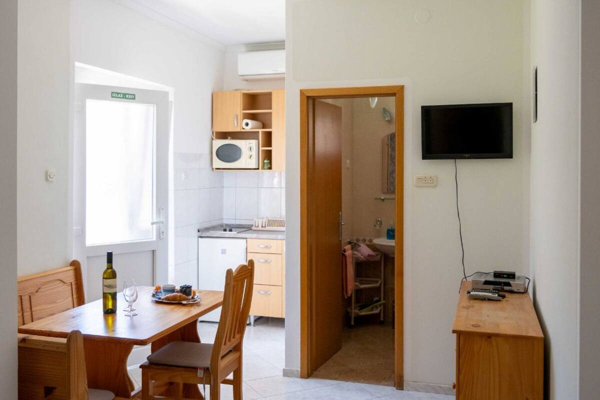 公寓 (One Bedroom Apartment (Ruzmarin)) | 客廳 | 32 吋平面電視連衛星電視頻道
