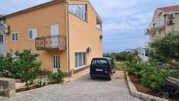 Apartment (Apartment with Two Bathrooms) | Exterior