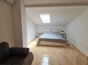 Apartamento (Apartment with One Bathroom) | 4 dormitorios y cunas (de pago)