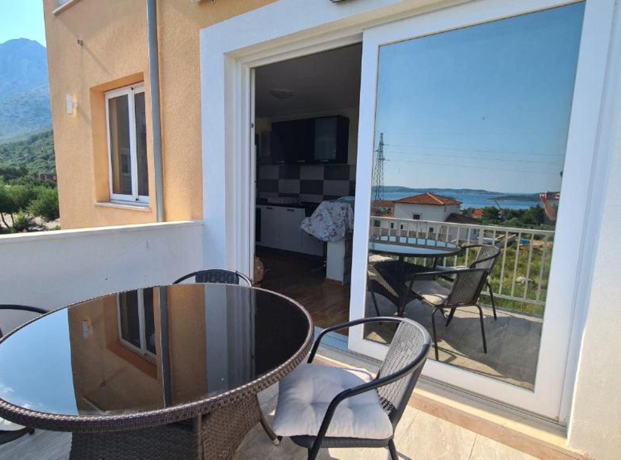 Apartamento (Apartment with Two Bathrooms) | Sacada