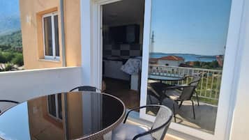 Apartment (Apartment with Two Bathrooms) | Balkon