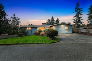 Exterior - Cozy Gem w/ Shared Hot Tub & A/C (Burien)